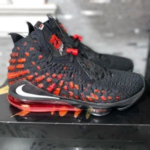 Nike Lebron 17 infrared